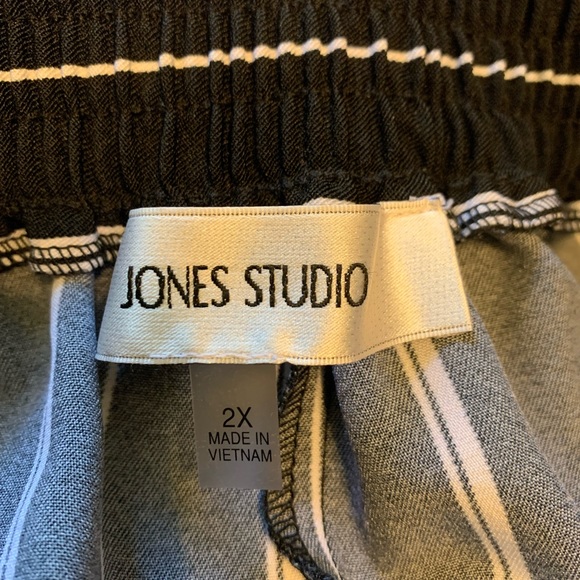 Jones Studio (size 2X)Black and White Stripped Wide Leg Dress Pants with pockets - Picture 7 of 8